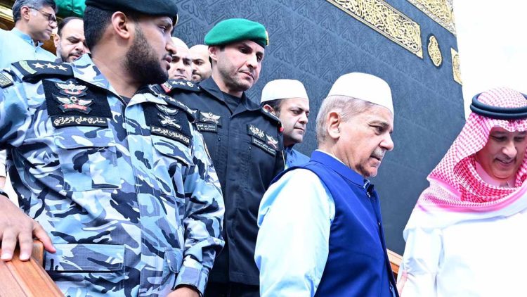 PM Shehbaz Sharif Performs Umrah, Prays for Country's Prosperity and Global Peace