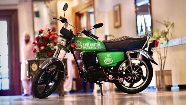 Who can apply for petrol bikes under Punjab motorcycle scheme 2024?