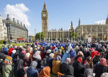 UK Muslims Lead Charitable Giving, Survey Finds