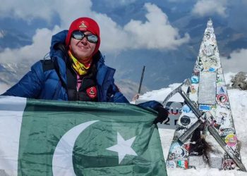 Samar Khan becomes first Pakistani woman to snowboard Europe's highest peak