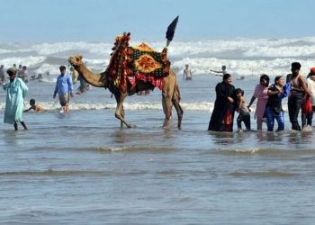 Sea Breeze Brings Relief to Karachi After Days of Sweltering Heat