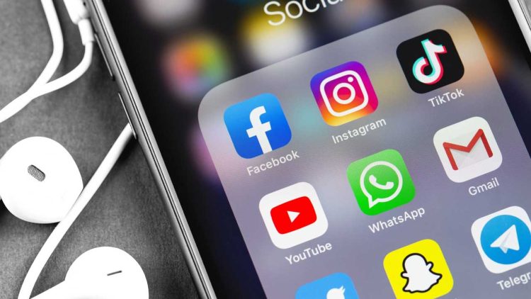 WhatsApp and Other Social Media Platforms Disrupted on Ashura in Pakistan