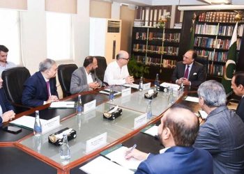 Finance Minister Emphasizes Power Sector Reforms, Backs K-Electric’s Shift to Renewables