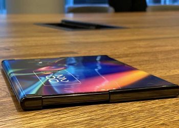 Samsung Set to Launch Pioneering Rollable Phone in 2025