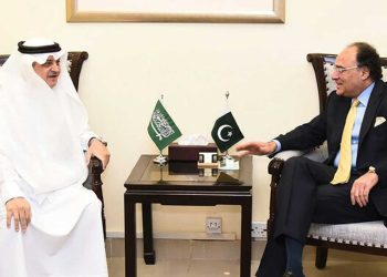 Pakistani Finance Minister Discusses Joint Ventures with Saudi Envoy