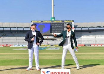 Pakistan Begins Batting Against England in 2nd Test After Winning the Toss