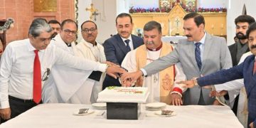 Army Chief Celebrates Christmas with Christian Community in Rawalpindi