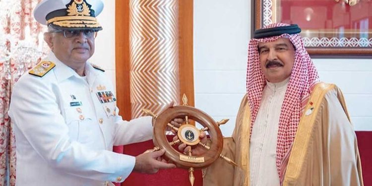 Pakistani, Bahraini Naval Leaders Explore Maritime Security and Defense Cooperation