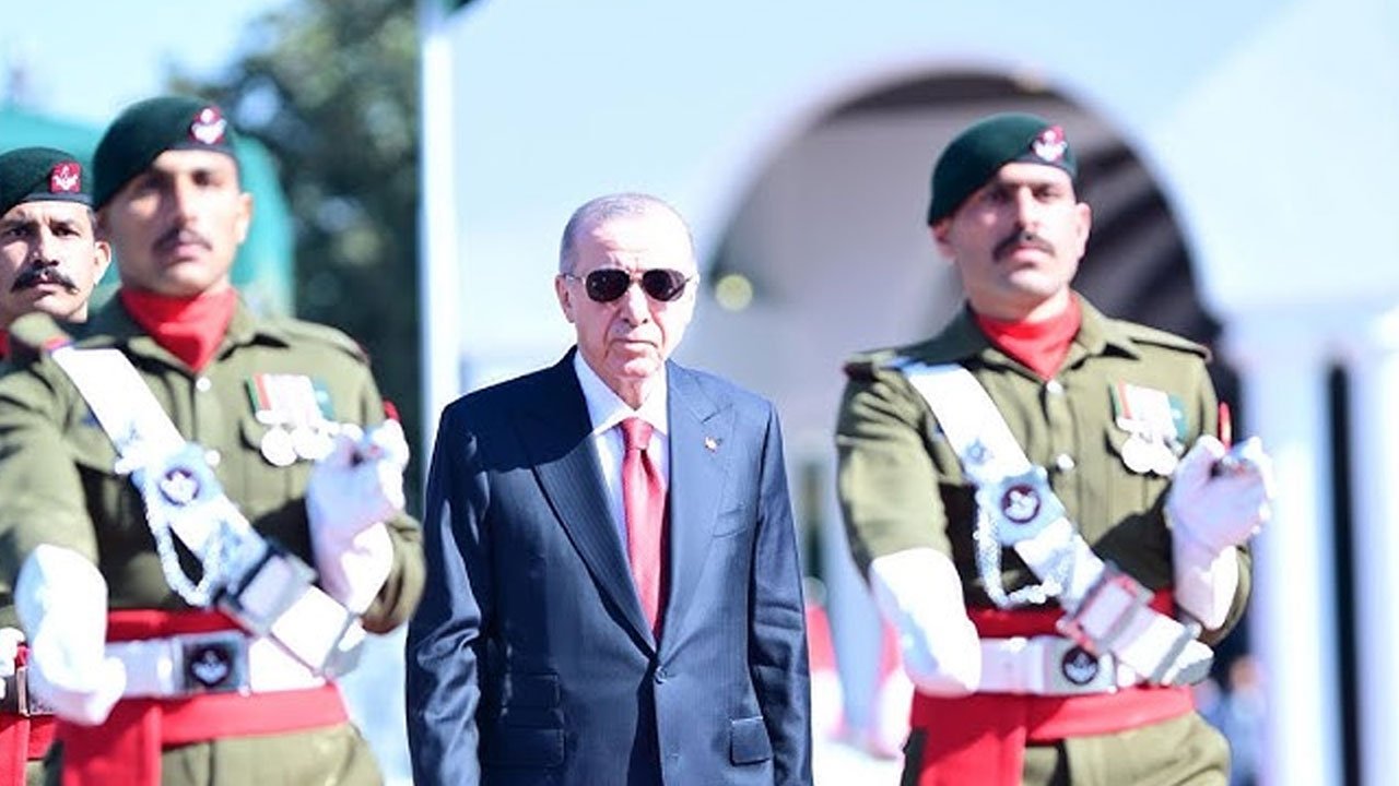 Turkish President Recep Tayyip Erdogan receives guard of honour at PM House