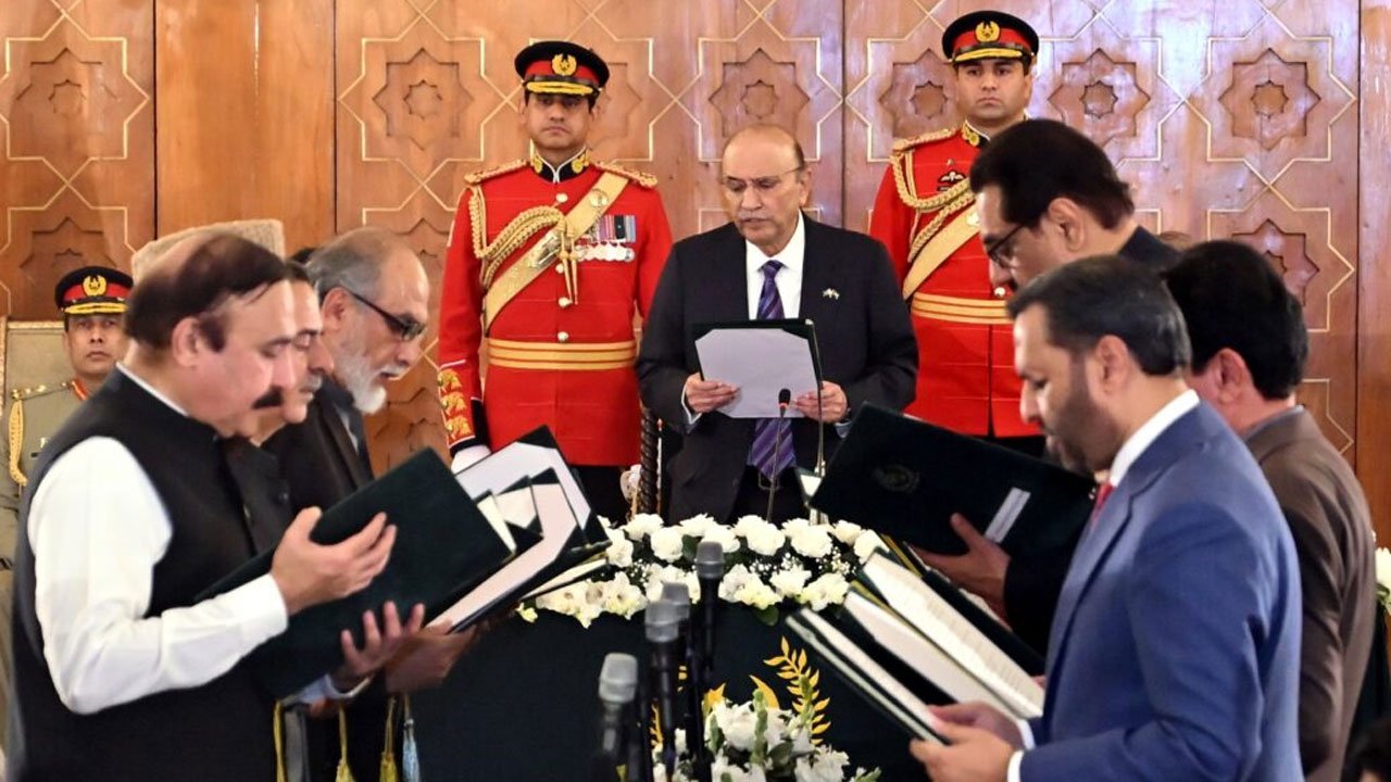 President administers oath to new federal, state ministers