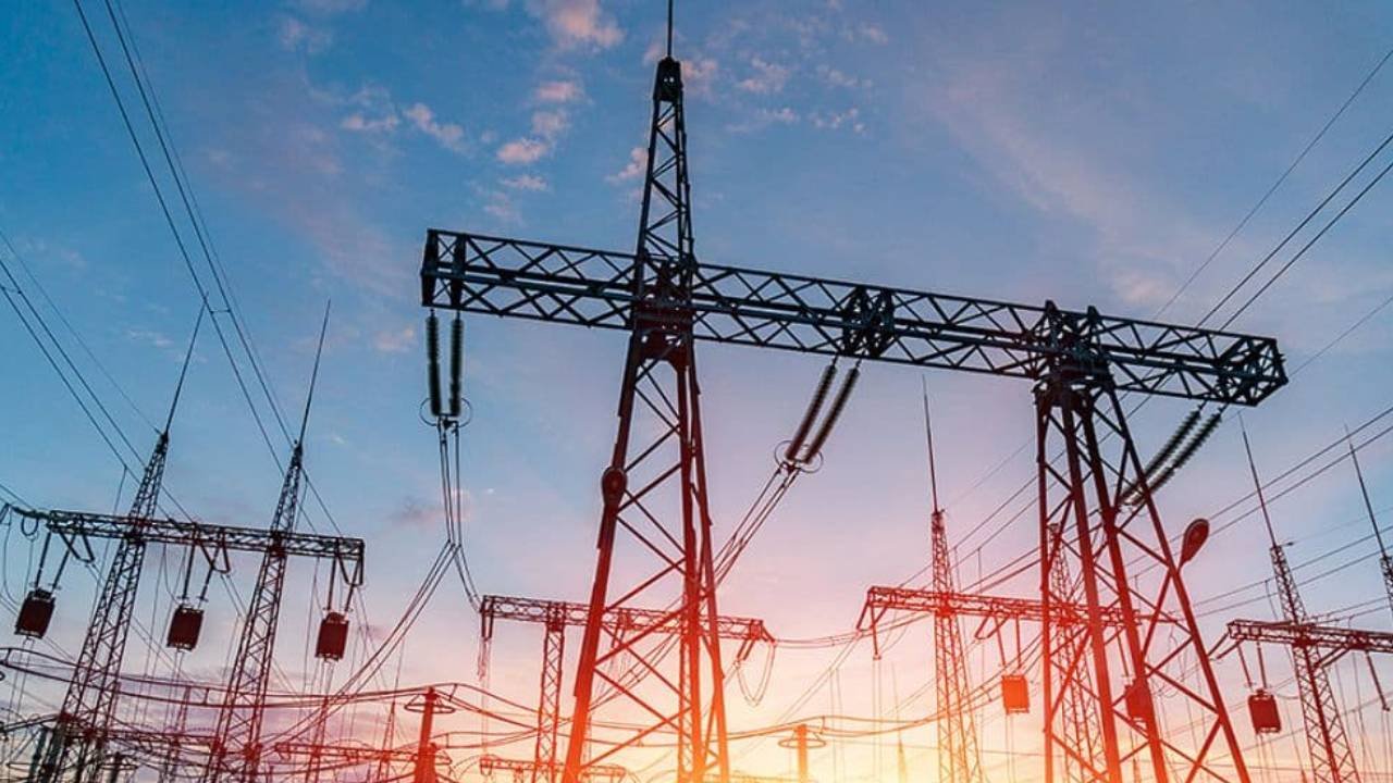 Govt Announces Electricity Relief After Renegotiating Deals with IPPs