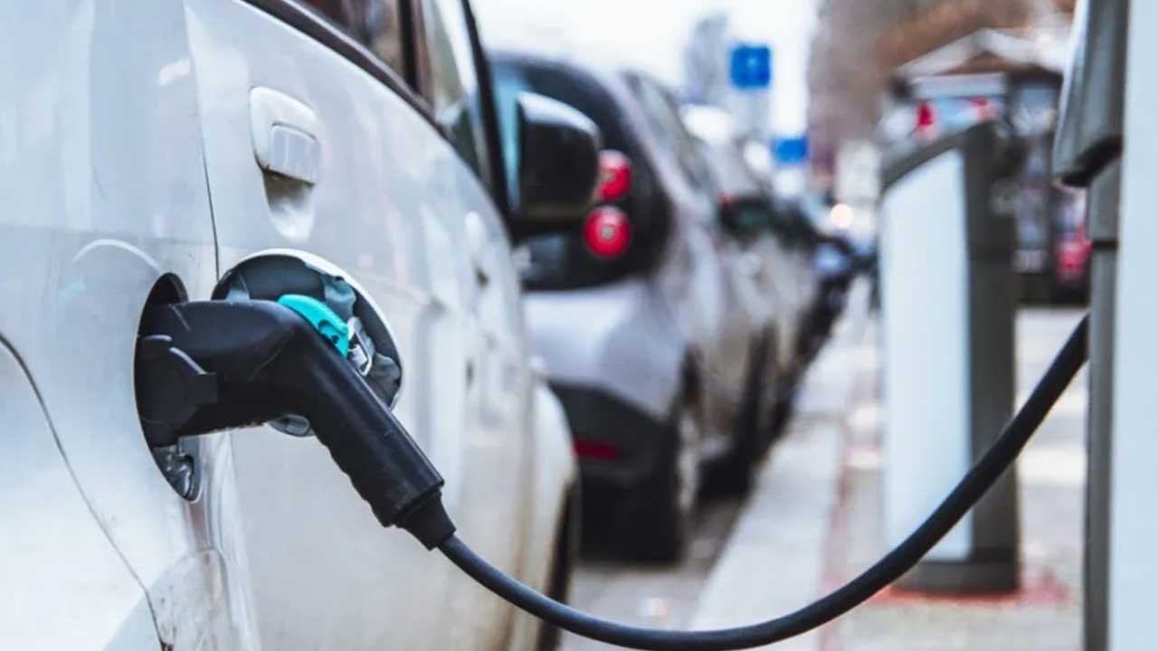 Lahore High Court Orders EV Charging at All Fuel Pumps