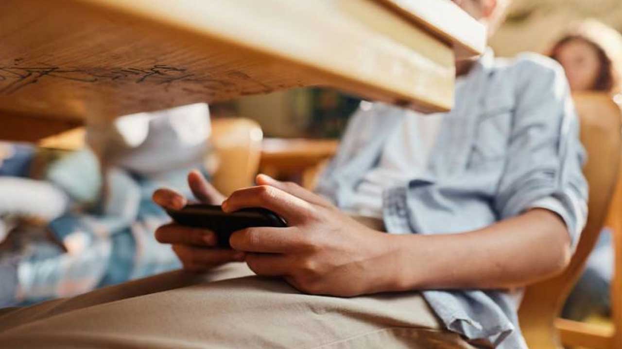 Punjab Gov Bans Mobile Phones in College Classrooms