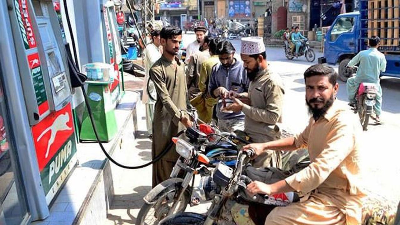 Govt slashes petrol by Re0.50, diesel by Rs5.31 for next fortnight