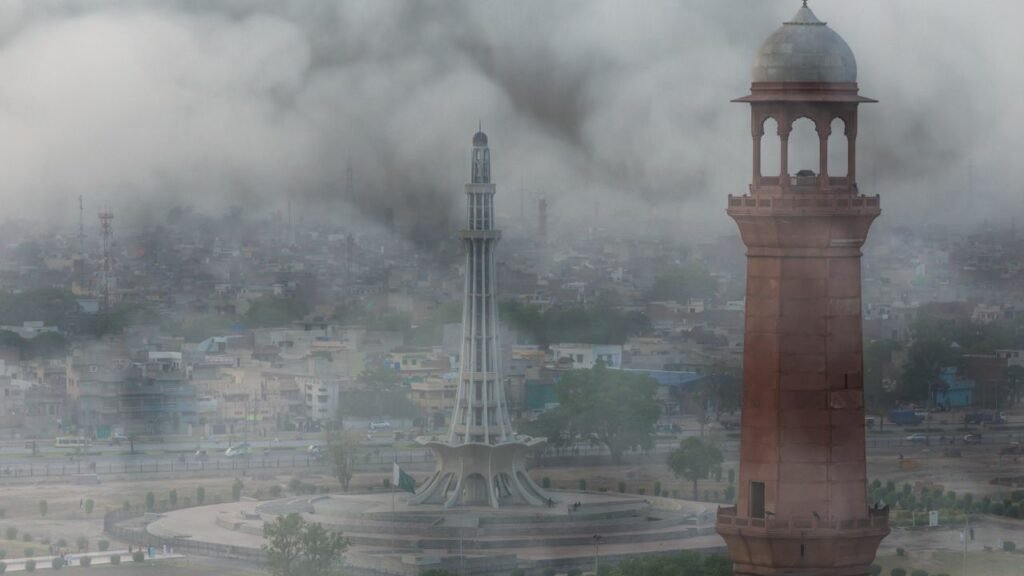 pollution lahore and karachi