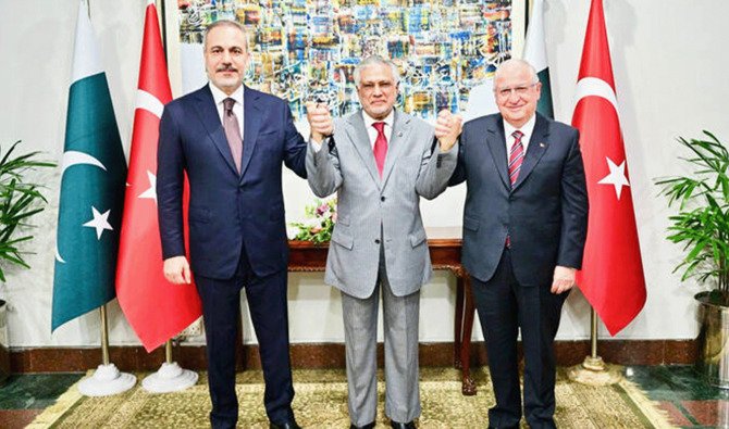 Ishaq dar attends istanbul meeting on gaza
