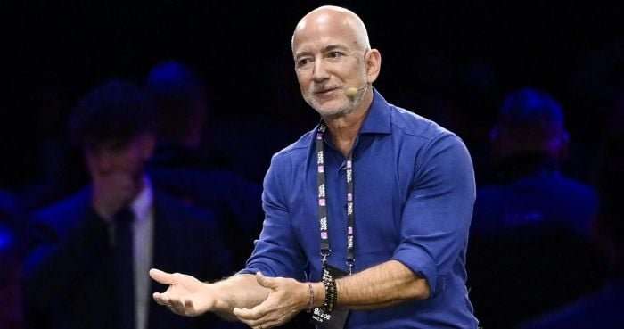 Jeff Bezos Emphasizes College Degree’s Role in Amazon’s Success