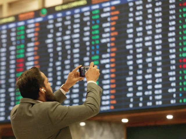 Pakistan Stock Exchange Faces Continued Selling Pressure Amid Global Market Shifts