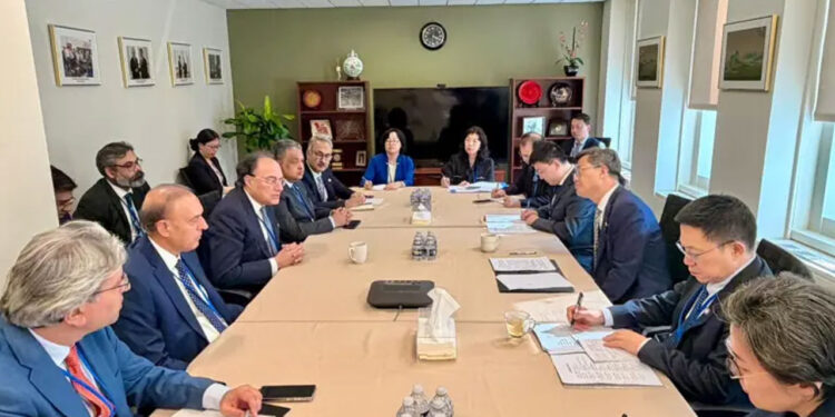 Aurangzeb lauds Beijing’s support for Pakistan’s IMF programme during meeting with Chinese counterpart