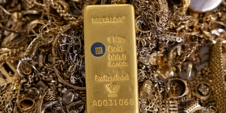 Gold climbs 1pc as US-Iran diplomacy cools oil prices