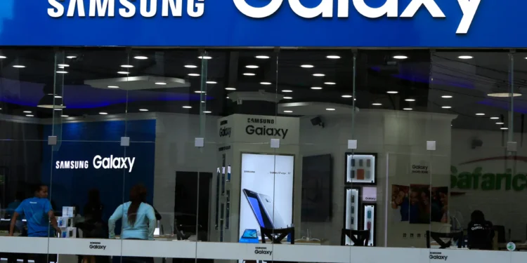 Pakistan Invites Samsung to Turn the Country Into a Smartphone Export Hub