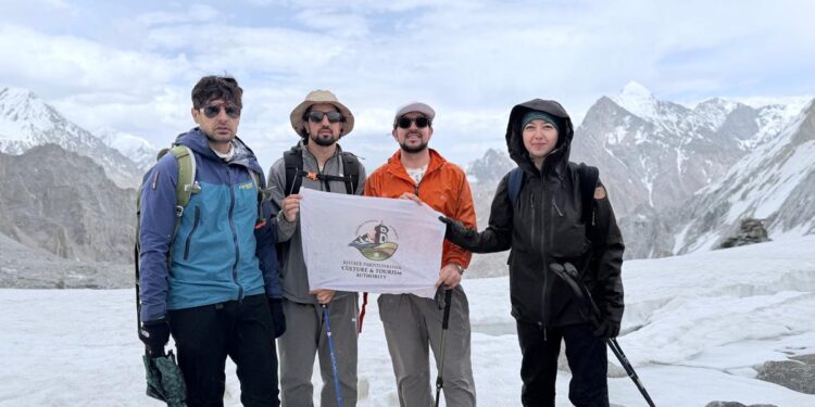Pakistani Expedition Reopens Remote Hindu Kush Pass for First Time in 27 Years, Women Reach Summit for the First Time Ever