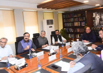Aurangzeb Says Drug Pricing Must Be Transparent, Evidence-Based