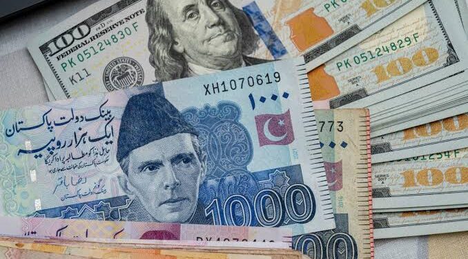 Pakistani Rupee Edges Higher Against US Dollar Despite Global Dollar Strength