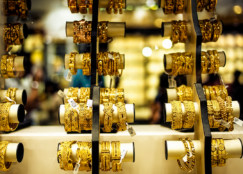 Gold prices rise again by Rs2400 per tola after brief dip