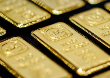 Gold Falls by Thousands of Rupees Per Tola in Pakistan