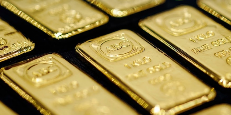 Gold Falls by Thousands of Rupees Per Tola in Pakistan