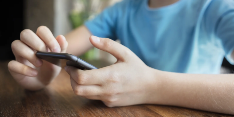 Australia implements minimum age for social media use