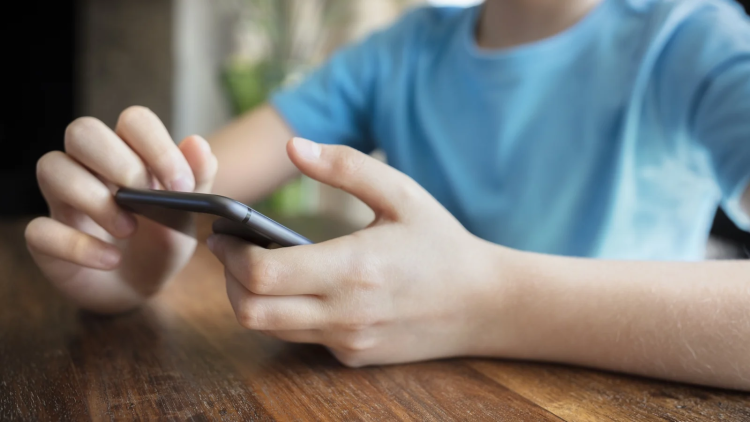 Australia implements minimum age for social media use