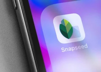 Google Revamps Snapseed to Challenge Adobe Lightroom in Mobile Photo Editing