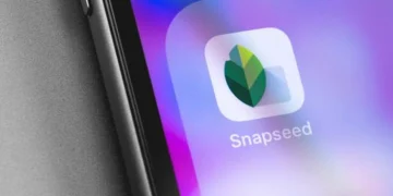 Google Revamps Snapseed to Challenge Adobe Lightroom in Mobile Photo Editing