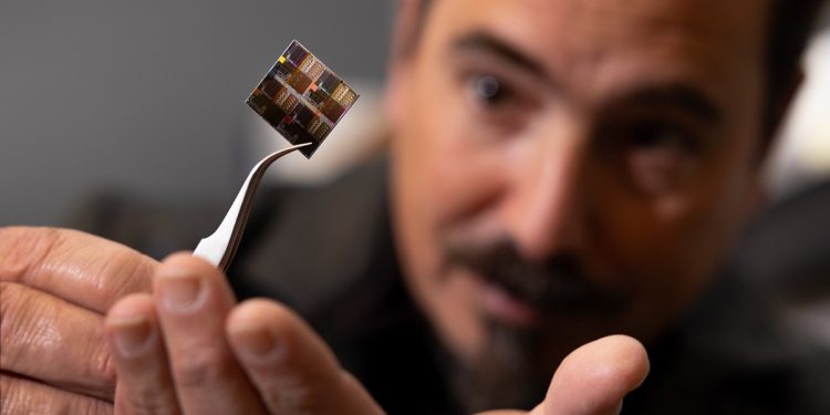 Grain of salt size robot