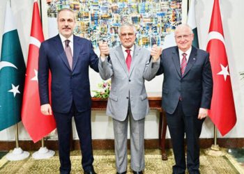 Ishaq dar attends istanbul meeting on gaza