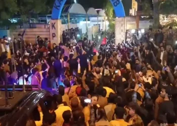 KP Chief Minister Sohail Afridi Visits Karachi, Meets Journalists, Emphasizes Democratic Values in Sindh