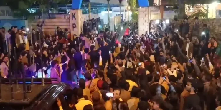 KP Chief Minister Sohail Afridi Visits Karachi, Meets Journalists, Emphasizes Democratic Values in Sindh