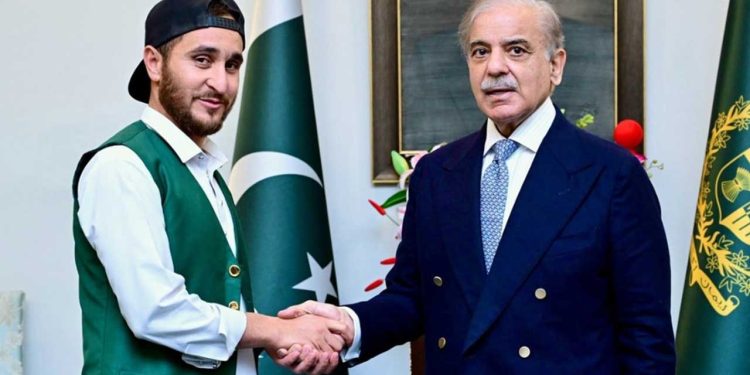 Footballer Mohammad Riaz Rewards Rs. 2.5 Million from PM Shehbaz Sharif