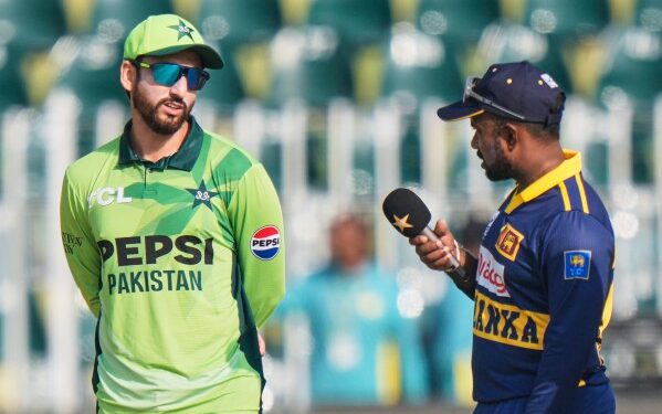 Pak wins toss chose to field against Srilanka