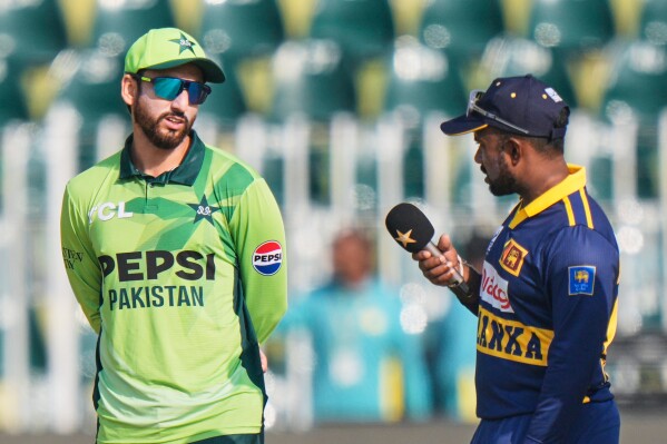Pak wins toss chose to field against Srilanka