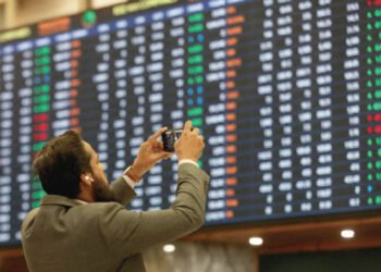 Pakistan Stock Exchange Faces Continued Selling Pressure Amid Global Market Shifts