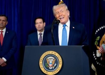 Trump Announces US Will Decide Which Oil Firms Invest in Venezuela