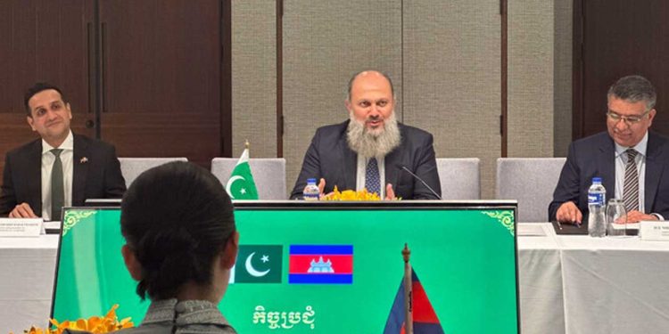 Pakistan Seeks Cambodian Investment in Agriculture, Tourism, and Textiles