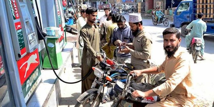 Govt slashes petrol by Re0.50, diesel by Rs5.31 for next fortnight