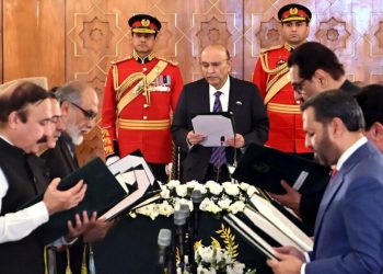 President administers oath to new federal, state ministers