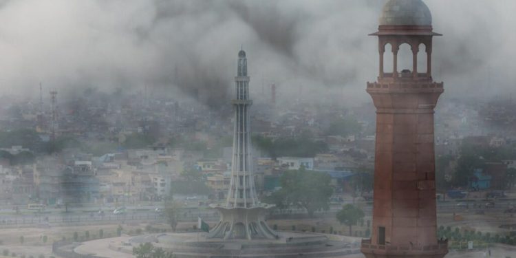 pollution lahore and karachi