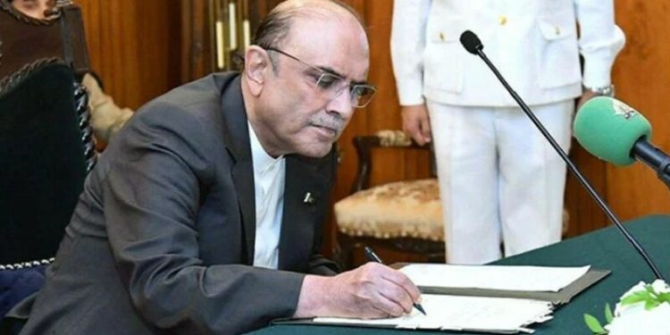President Zardari signs 27th Amendment